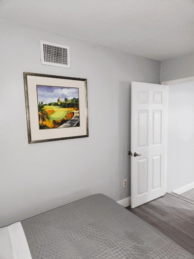 Apartment Cheerful Super + 2 Queen + Sofa Bed Minutes From The Airport!