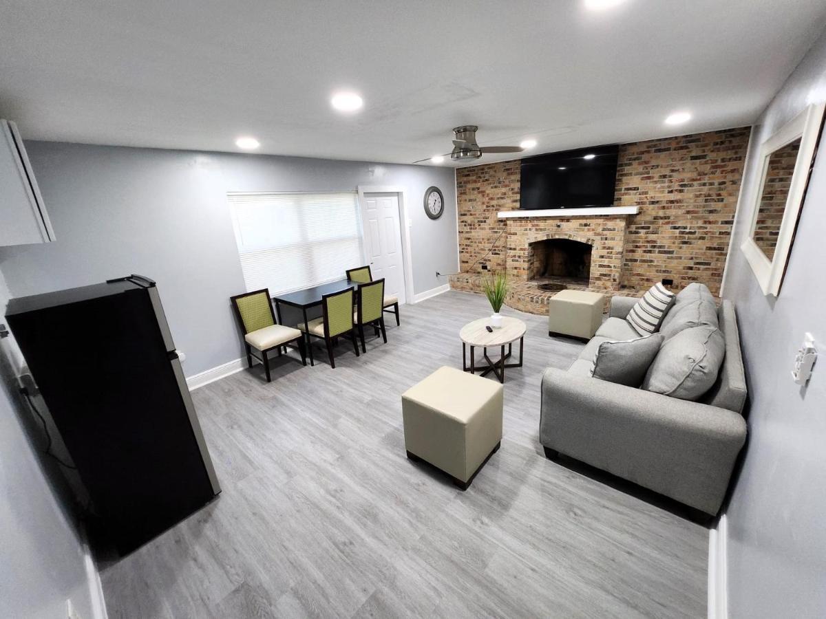 Apartment Cheerful Super + 2 Queen + Sofa Bed Minutes From The Airport! Tampa