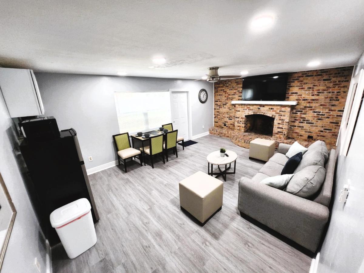 Cheerful Super + 2 Queen + Sofa Bed Minutes From The Airport! * Tampa