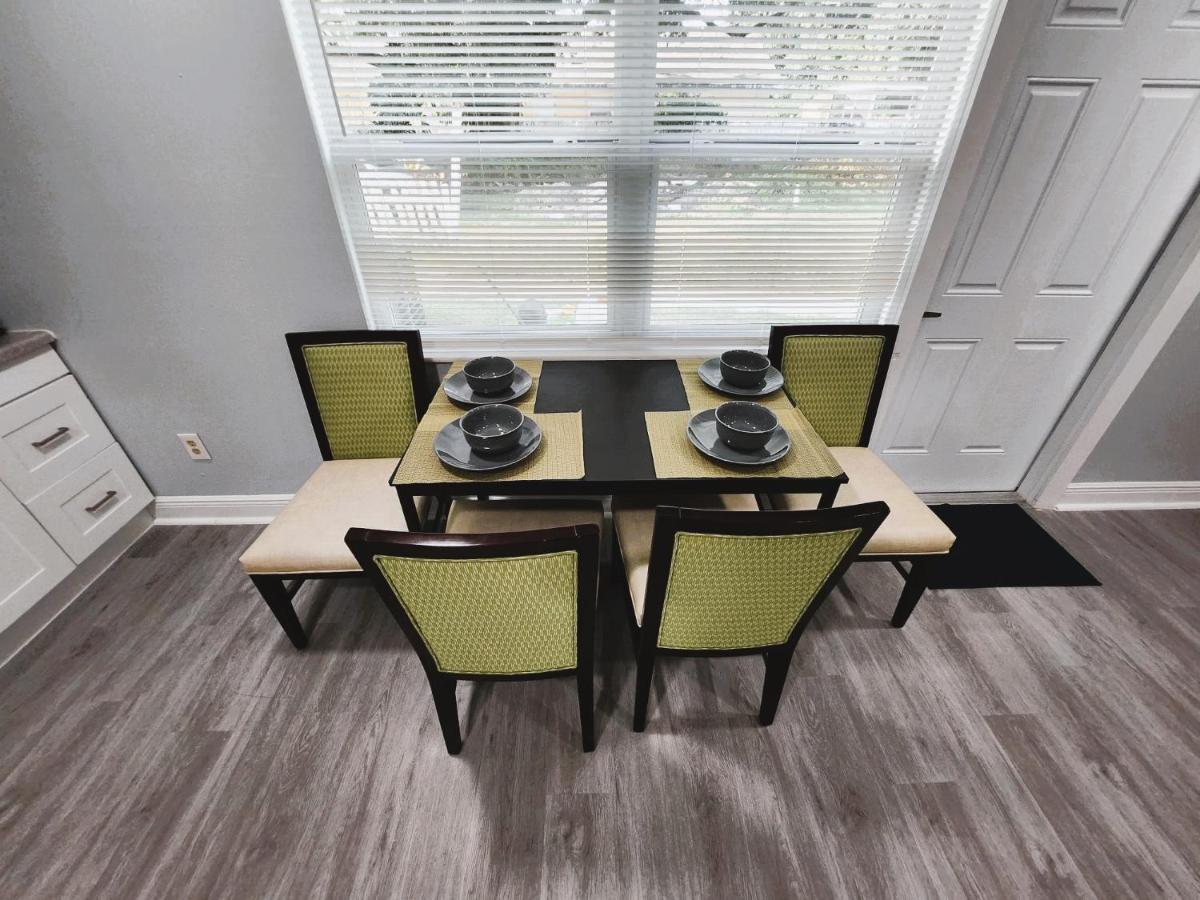Cheerful Super + 2 Queen + Sofa Bed Minutes From The Airport! Apartment Tampa