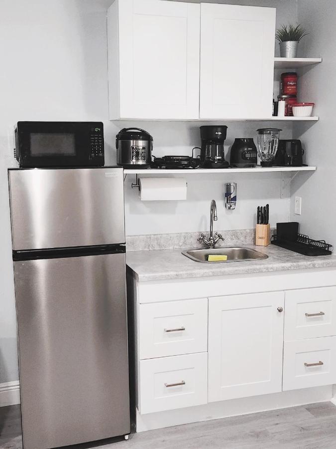 Cheerful Super + 2 Queen + Sofa Bed Minutes From The Airport!