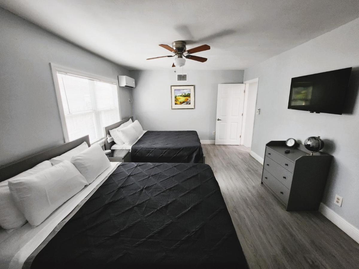 Cheerful Super + 2 Queen + Sofa Bed Minutes From The Airport! * Tampa