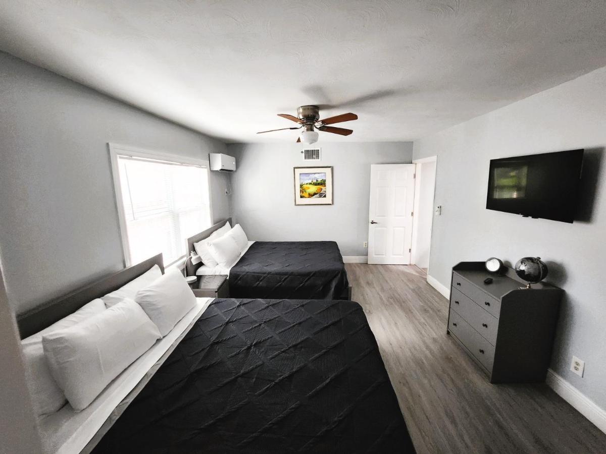 Cheerful Super + 2 Queen + Sofa Bed Minutes From The Airport! Tampa